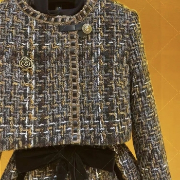 Chanel inspiriran dvodjelni komplet: kaput i haljina, jesensko-zimska 2024, elegantan i vitka silueta