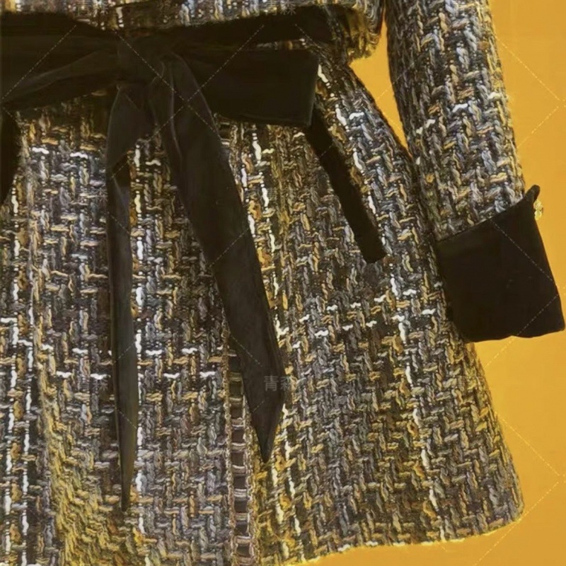 Chanel inspiriran dvodjelni komplet: kaput i haljina, jesensko-zimska 2024, elegantan i vitka silueta