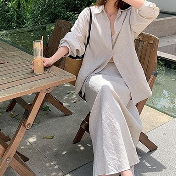 Női casual két darabos szett: lazán szabott hosszú ujjúing és midi szoknya tavasz–őszre, minimalist stílus