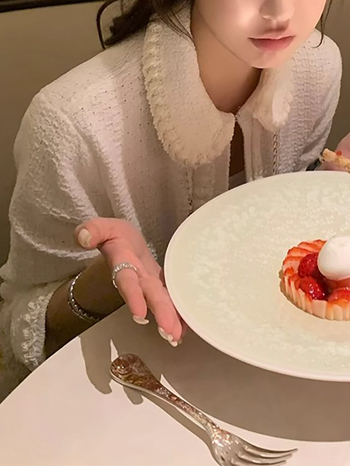 Milky Soufflé pleteni set: jakna s ovratnikom lutke i zakrivljena suknja