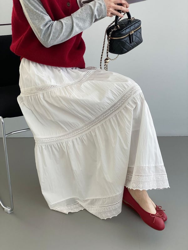 Bijela midi suknja s čipkom i izrezima u korejskom stilu za žene, nježan i elegantan proljetni izgled J659