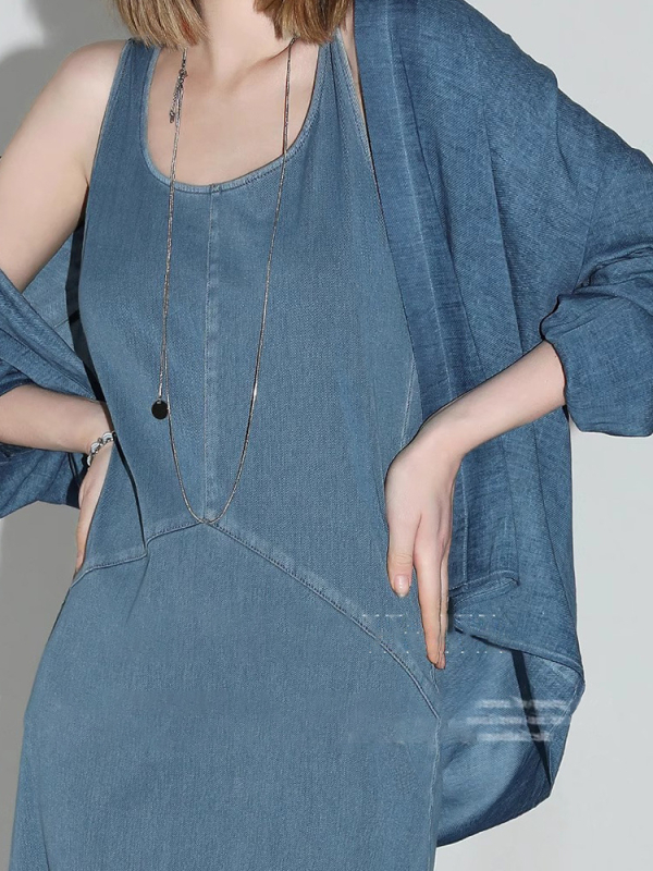 Denim kötött pántos ruha, hosszú, ujjatlan, magas derekú, U-nyakú, vintage stílus, nyár 2026.