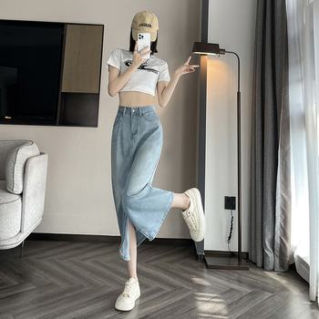 Mekana denim midi suknja za žene, svijetla boja, visok pojas, tekući drapirani dio, otvor, A-linija, prilagodljiva bokovima, pogodna za sitnije figure