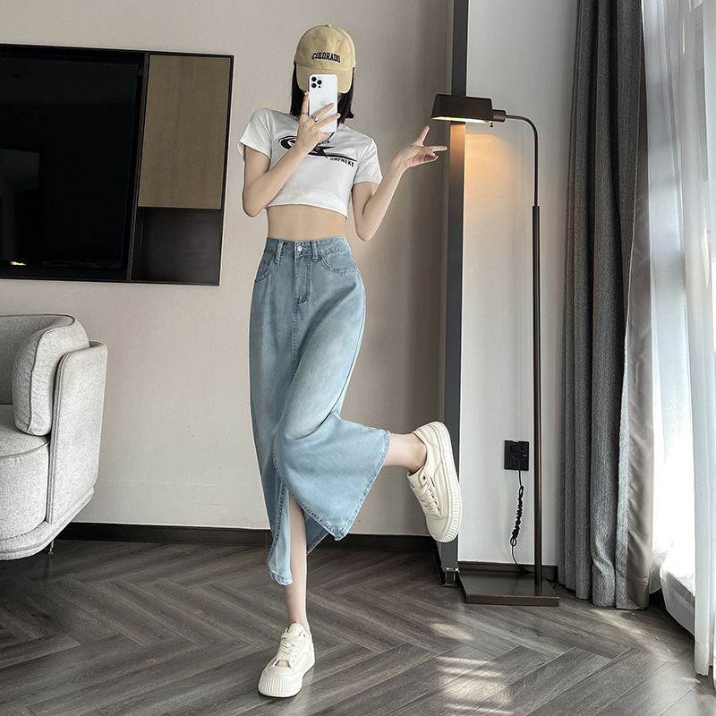 Mekana denim midi suknja za žene, svijetla boja, visok pojas, tekući drapirani dio, otvor, A-linija, prilagodljiva bokovima, pogodna za sitnije figure