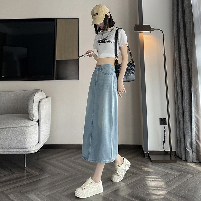 Mekana denim midi suknja za žene, svijetla boja, visok pojas, tekući drapirani dio, otvor, A-linija, prilagodljiva bokovima, pogodna za sitnije figure