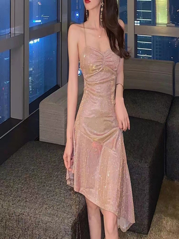 Seksi haljina s V-izrezom i blještavim trakicama, ljetni ženski model, visokim strukom, uski kroj, asimetričan rub