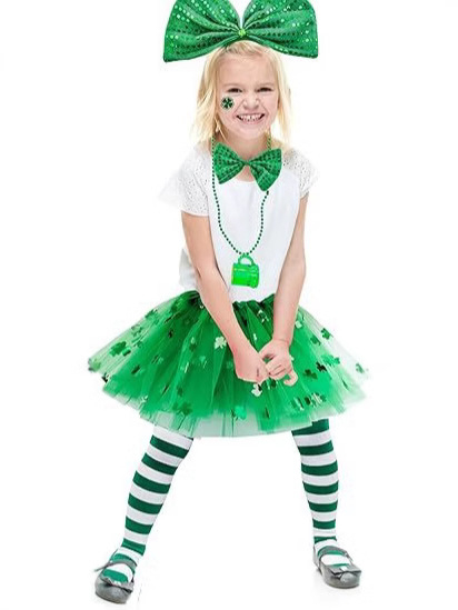 Set gaze s trojlistnim motivom: suknja, čelenka, ogrlica, čarape, leptir kravata i tetovažne naljepnice za irski ženski cosplay