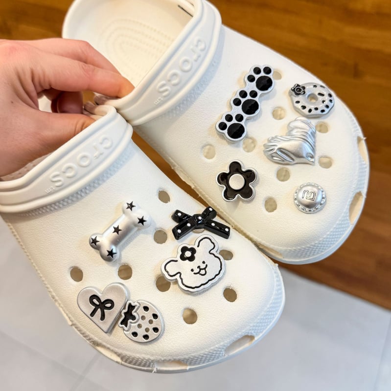 Chanel stil Y2K crne ukrase za cipele s temom psa, za cipele s rupicama, DIY ukrase i karikatura dekoracije