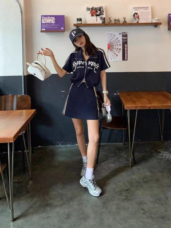 Ljetni ženski dvodijelni set: top sa zipom i stojećom ovratnikom te suknja, korejskog stila, casual sportski outfit za žene