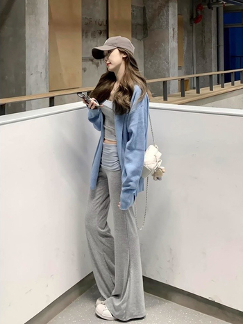 2026 tavaszi koreai stílusú női szett: karcsúsító kardigán és mellény csíkos, lezser nadrággal