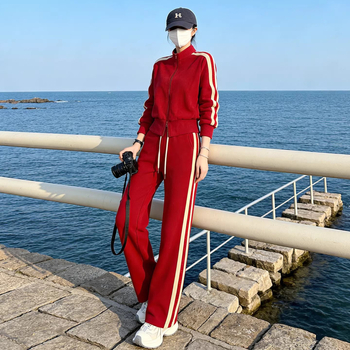 2026 moderan ženski dvodijelni casual sportski set: prugasti hoodie i hlače za jesen-zimu