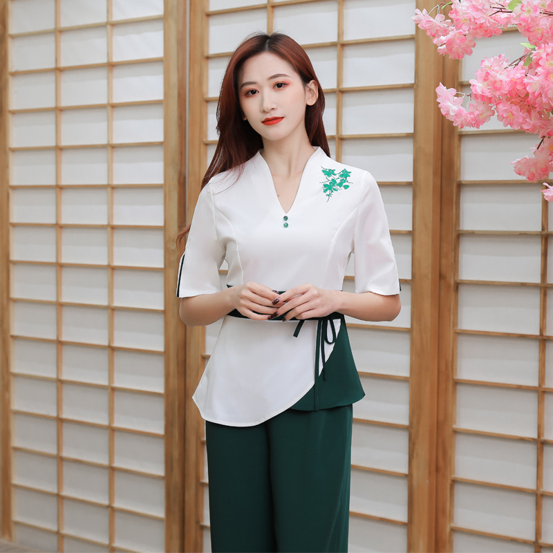Ženski ljetni uniformni set za kozmetički salon – kozmetičarke, tehničari pedikure, spa i wellness centri, s kratkim rukavima
