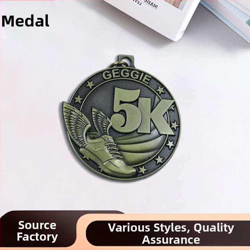 Prilagođena medalja za utrke maratona i nogometa, emajlirana zlatom, srebrnom ili broncom.