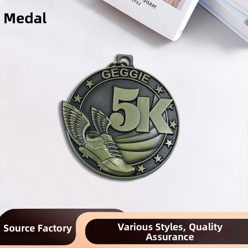 Prilagođena medalja za utrke maratona i nogometa, emajlirana zlatom, srebrnom ili broncom.