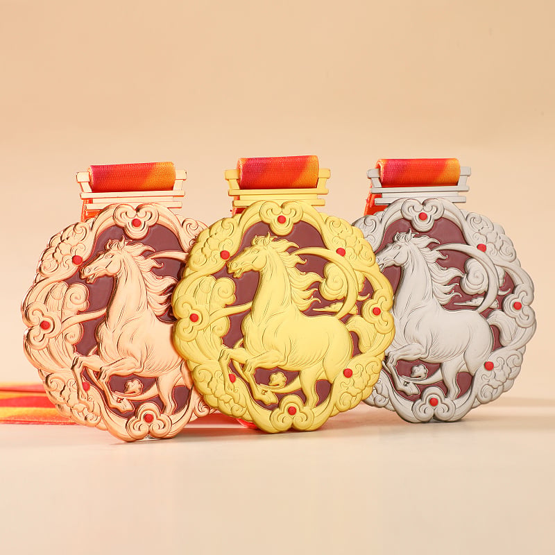 Personalizirane medalje Godine konja za maratone i sportska natjecanja – zlatne, srebrne i brončane medalje, prilagođene plakete