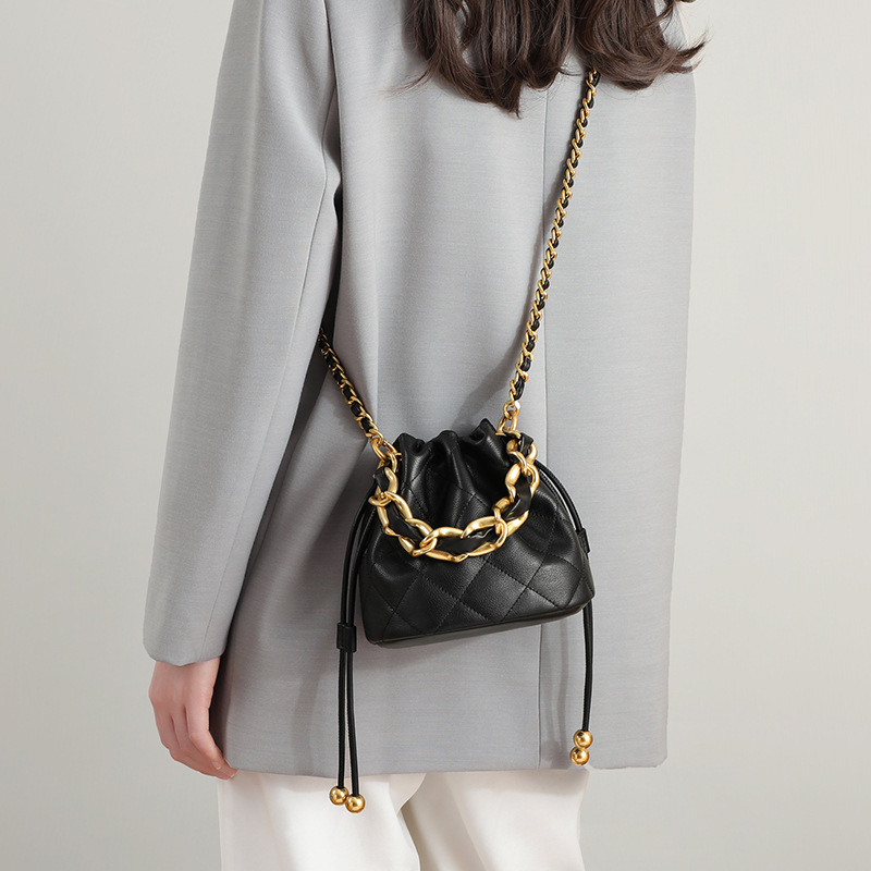SEAMMER дамска кожена bucket bag, малък размер, затваряне с връзка, вътрешен джоб с цип и ID джоб