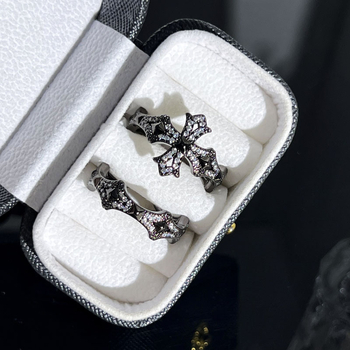 Otvoren prsten s tamnim križem i mikro pavé kamenjem, personaliziran, unisex, punk prsten za parove