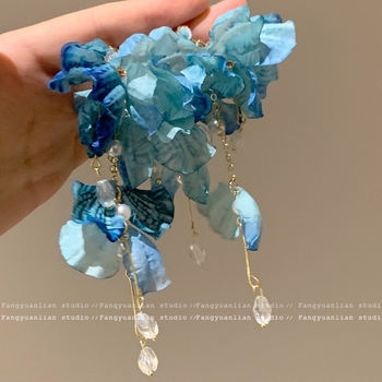 Φούντες με ice blue λουλούδι – καλοκαιρινό παραθεριστικό στυλ στη θάλασσα, εντυπωσιακά σκουλαρίκια για γυναίκες