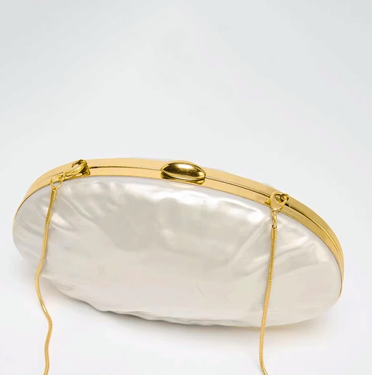 Ovalni akrilni clutch s perlama i lančanim remenom, večernja torbica za ruku ili preko ramena
