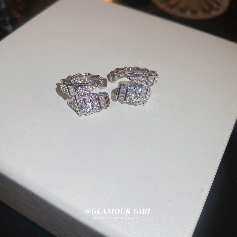 Clipuri pentru urechi în formă de șarpe, C, cu zirconiu – fără piercing, eleganță discretă
