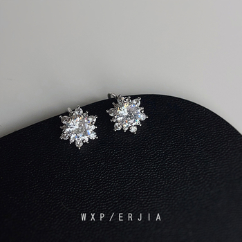 Clipsuri pentru urechi cu zirconiu și motiv fulg de zăpadă – stil minimalist, elegant, pentru urechi fără piercing