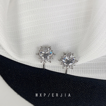 Clipsuri pentru urechi cu zirconiu și motiv fulg de zăpadă – stil minimalist, elegant, pentru urechi fără piercing
