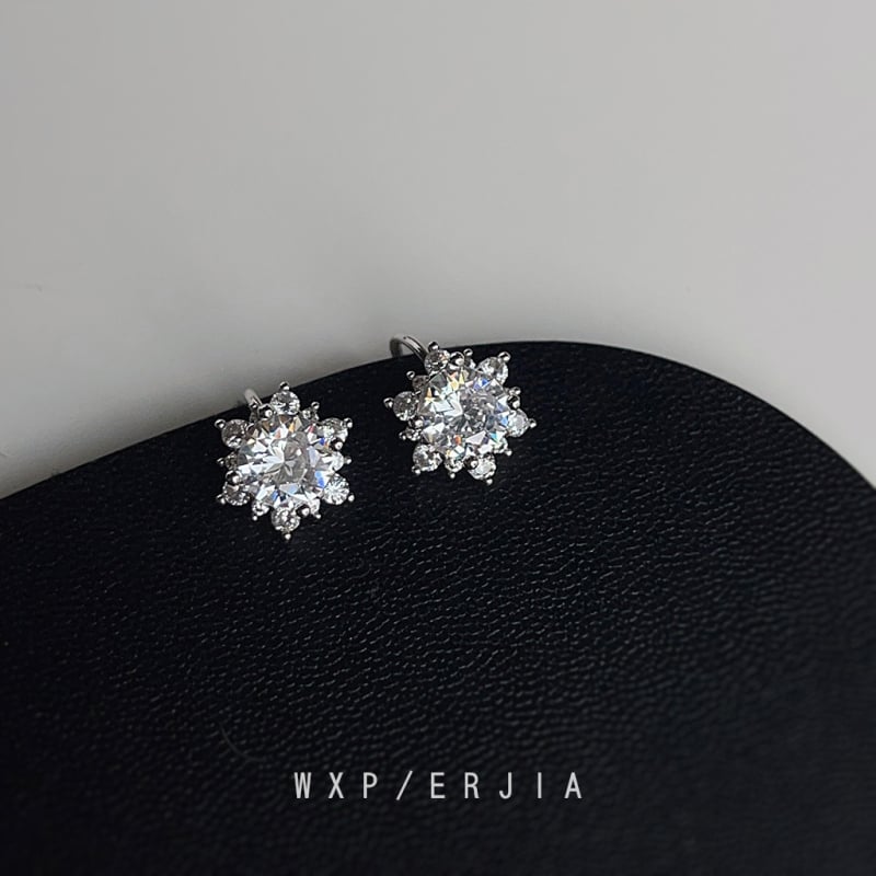 Clipsuri pentru urechi cu zirconiu și motiv fulg de zăpadă – stil minimalist, elegant, pentru urechi fără piercing