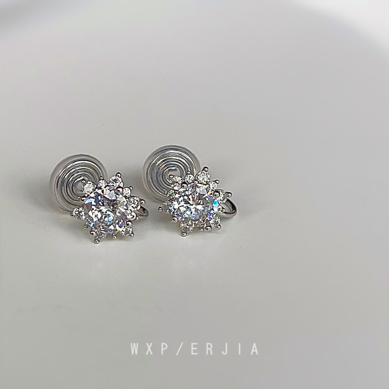 Clipsuri pentru urechi cu zirconiu și motiv fulg de zăpadă – stil minimalist, elegant, pentru urechi fără piercing