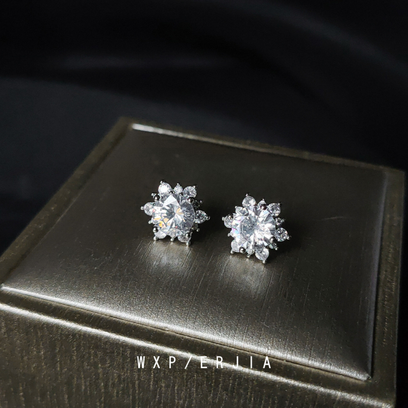 Clipsuri pentru urechi cu zirconiu și motiv fulg de zăpadă – stil minimalist, elegant, pentru urechi fără piercing