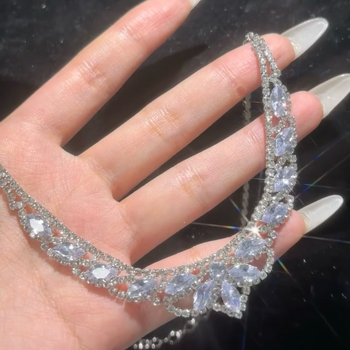 Set naušnica i ogrlica s geometrijskim kapljicama i rhinestones, inspiriran dvorcem, elegantan dodatak za žene