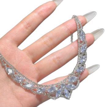 Set naušnica i ogrlica s geometrijskim kapljicama i rhinestones, inspiriran dvorcem, elegantan dodatak za žene
