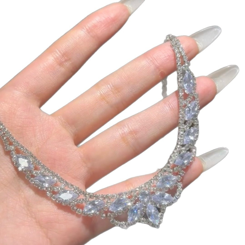 Set naušnica i ogrlica s geometrijskim kapljicama i rhinestones, inspiriran dvorcem, elegantan dodatak za žene