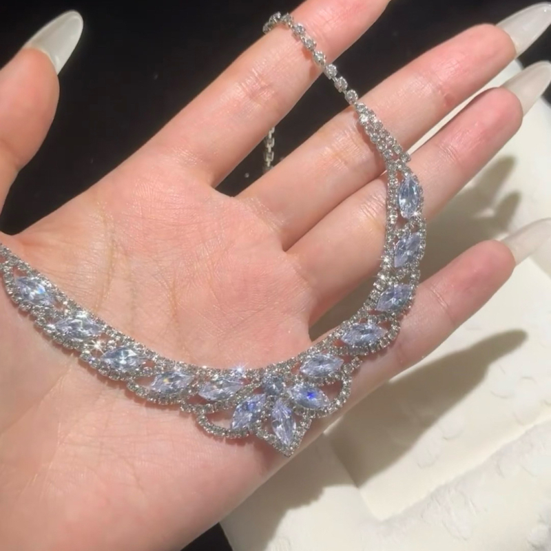 Set naušnica i ogrlica s geometrijskim kapljicama i rhinestones, inspiriran dvorcem, elegantan dodatak za žene