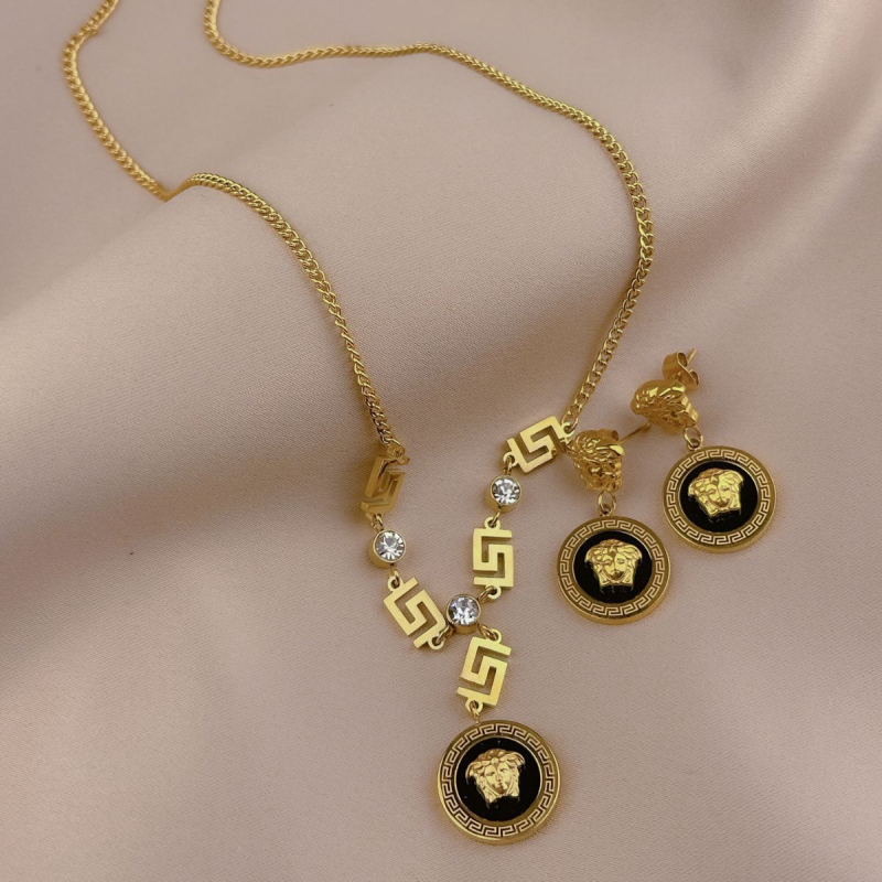 Retro set ogrlice i naušnica s portretom, titan čelik, palatski stil