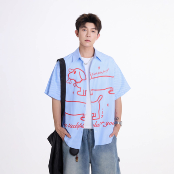 Koreai stílusú Preppy rövid ujjú csíkos ing, karikatúras kutyás nyomtatással, nyári laza szabás