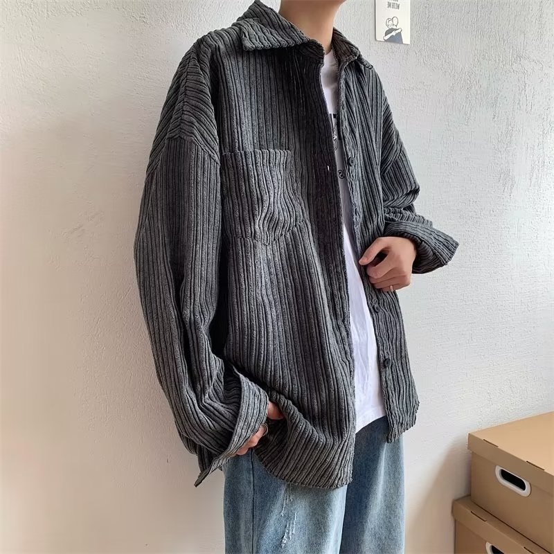Muška corduroy košulja s prugama – široki kroj, dugi rukavi, rever, svakodnevni japanski stil (jesen 2025)