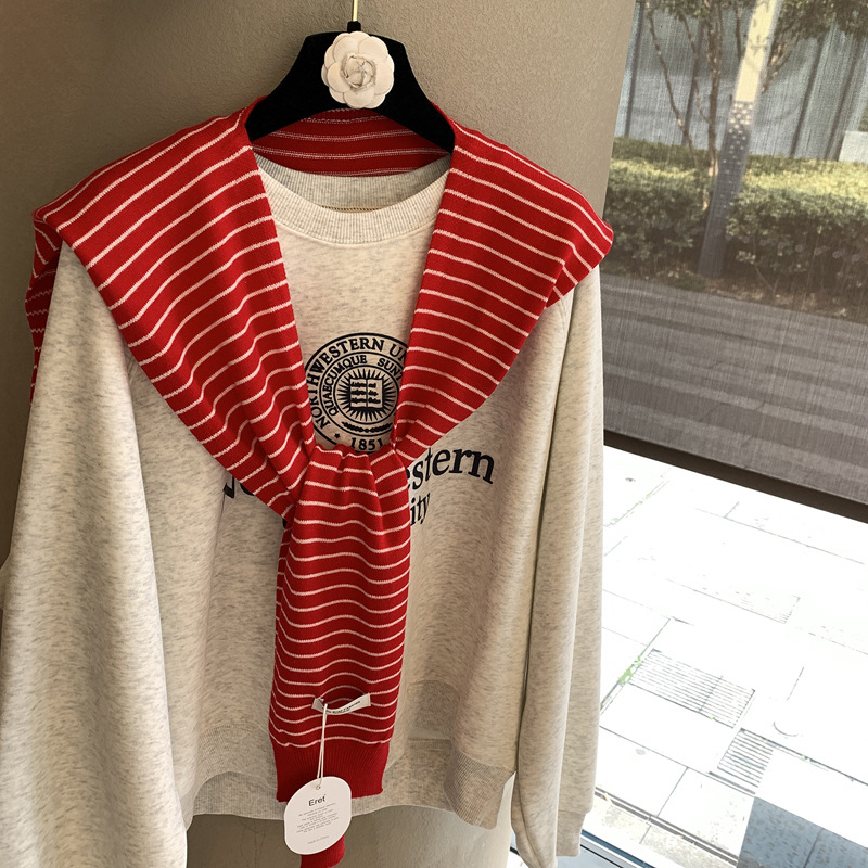 Színblokkolt kötött csíkos mellény, kevert fonalból készült sál, kényelmes nyakmelegítő, elegáns vállkendő