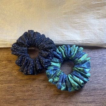 Scrunchie în stil franțuzesc, imprimeu cu buline — elastic de păr elegant pentru coc sau coadă, din material textil
