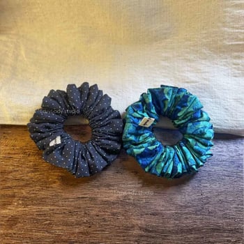 Scrunchie în stil franțuzesc, imprimeu cu buline — elastic de păr elegant pentru coc sau coadă, din material textil