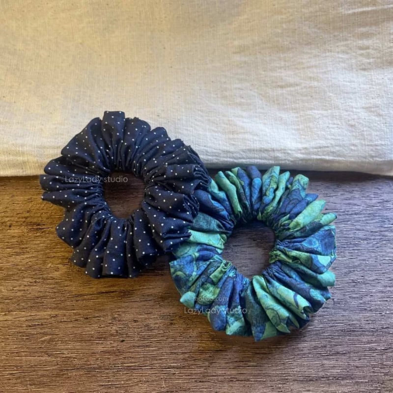 Scrunchie în stil franțuzesc, imprimeu cu buline — elastic de păr elegant pentru coc sau coadă, din material textil