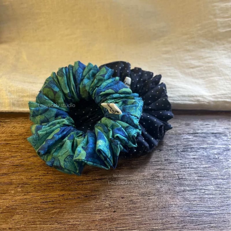 Scrunchie în stil franțuzesc, imprimeu cu buline — elastic de păr elegant pentru coc sau coadă, din material textil