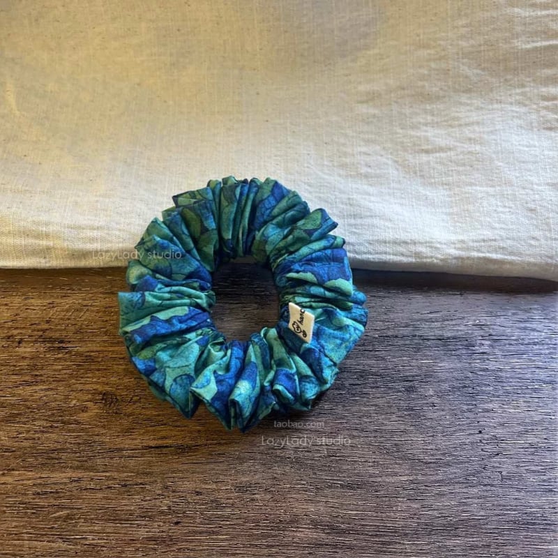 Scrunchie în stil franțuzesc, imprimeu cu buline — elastic de păr elegant pentru coc sau coadă, din material textil