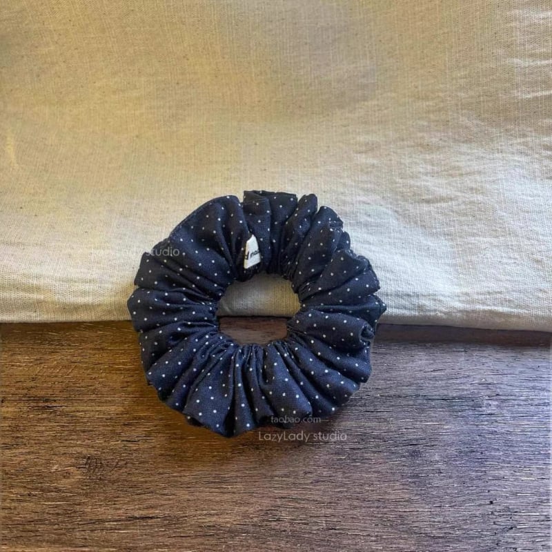 Scrunchie în stil franțuzesc, imprimeu cu buline — elastic de păr elegant pentru coc sau coadă, din material textil
