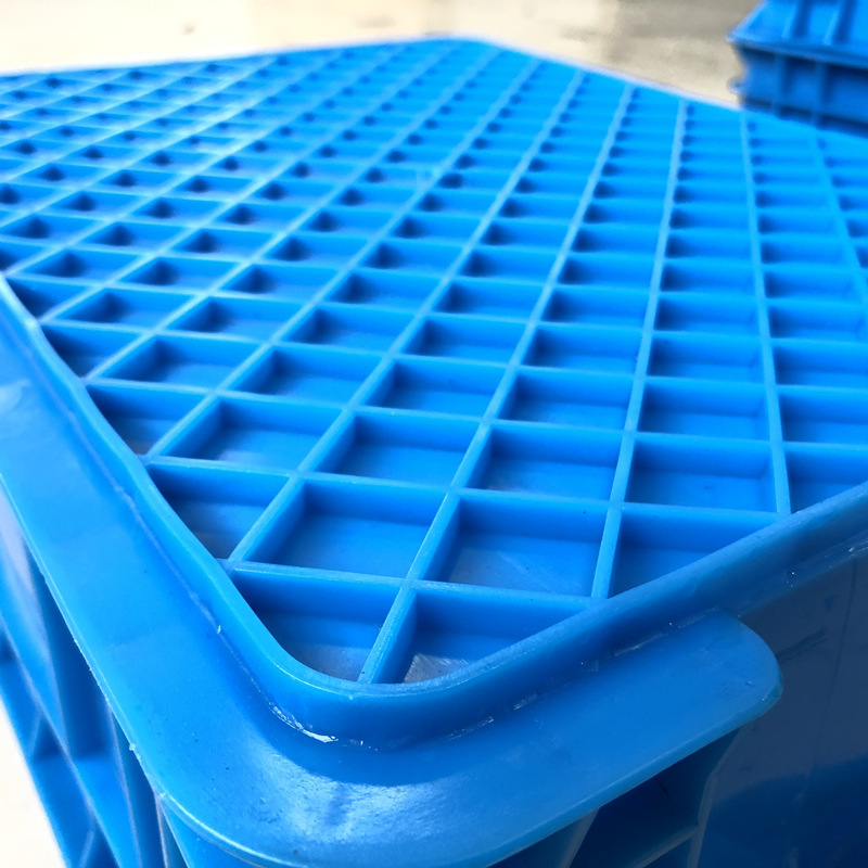 Plastična kutija za prijevoz robe, unutarnje dimenzije 400×300×130 mm, vanjske dimenzije 435×335×140 mm, debljina zida 2,5 mm, masa 0,9 kg, nosivost 25 kg, HDPE, s logotipom otisnutim, izrađena injekcijskim preoblikovanjem