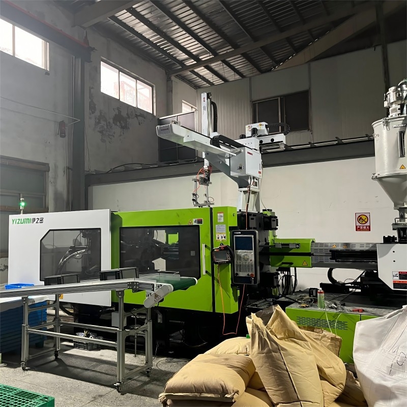 Plastična turnover kutija, vanjske dimenzije 450×305×150 mm, unutarnje 370×270×140 mm, HDPE/PP, mogućnost tiskanja logotipa