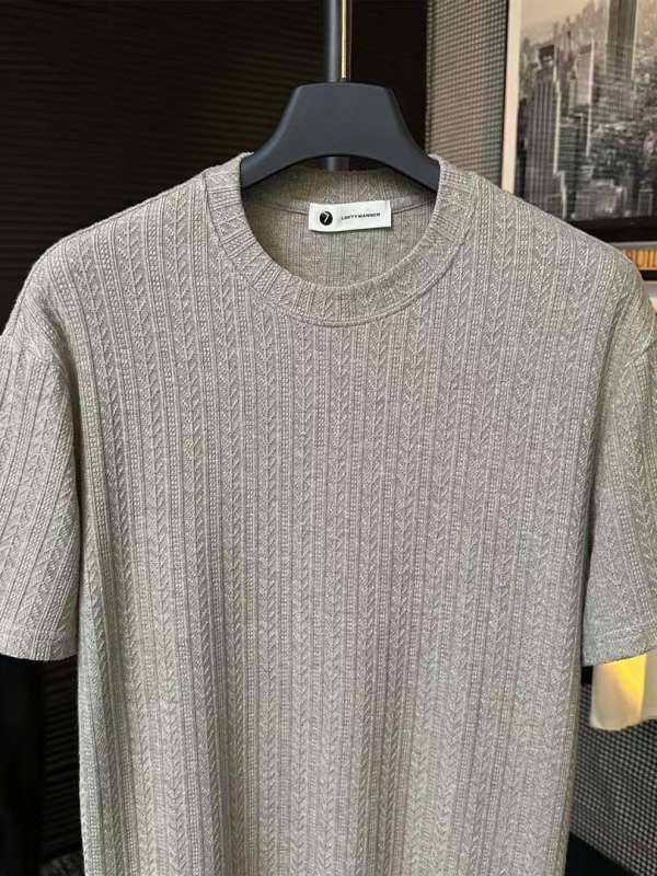 Férfi rövid ujjú ice silk póló, európai stílus, könnyű luxus, kivágott részletekkel