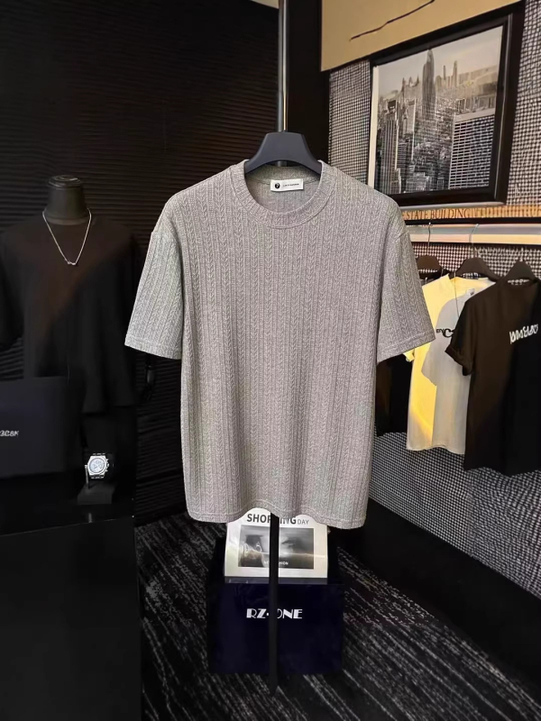 Férfi rövid ujjú ice silk póló, európai stílus, könnyű luxus, kivágott részletekkel