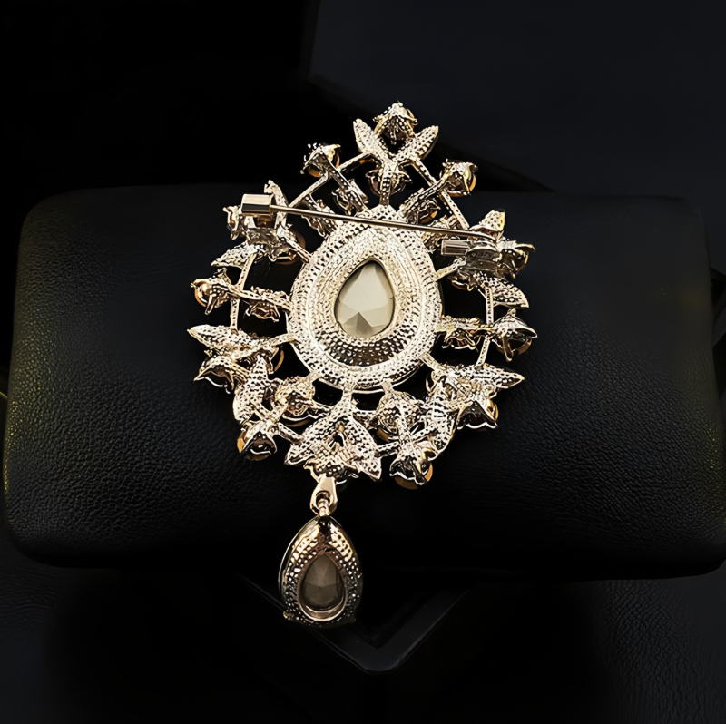 Izvrsna retro broš u obliku kapljice vode za žene, luksuzni kristalni broš, elegantan pin, svestran dodatak za sako
