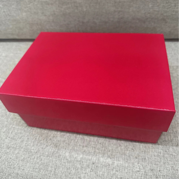 Rózsaszín összecsukható cipősdoboz lehajtható fedéllel, karton 250 g/m², fényes felület