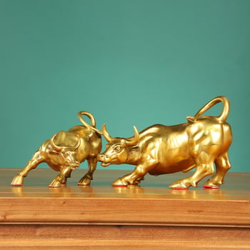 Réz bika dísz motívumokkal: Wall Street és zodiákus bika – kézzel készített fém dekoráció